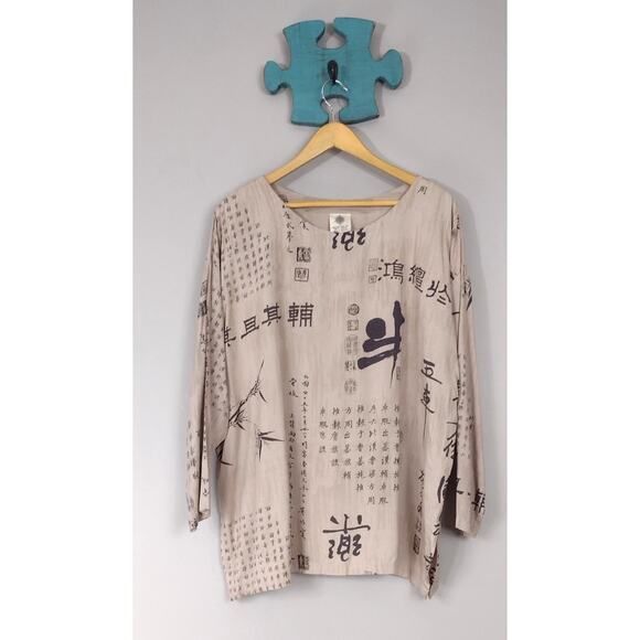 Endless Knot Art 100% Rayon womens top Asian inspired script motif - Picture 2 of 12